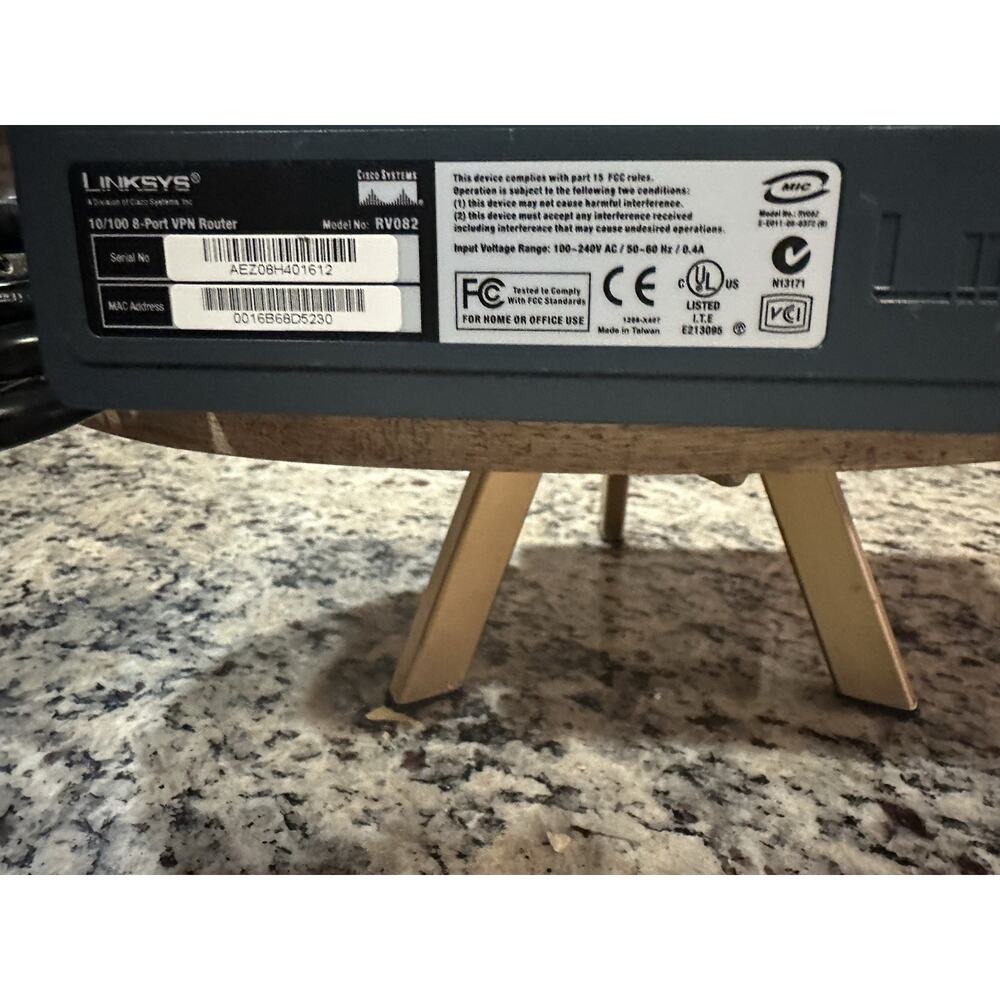 Linksys RV082 100 Mbps 8-Port 10/100 VPN Router Tested Works! - Picture 7 of 8